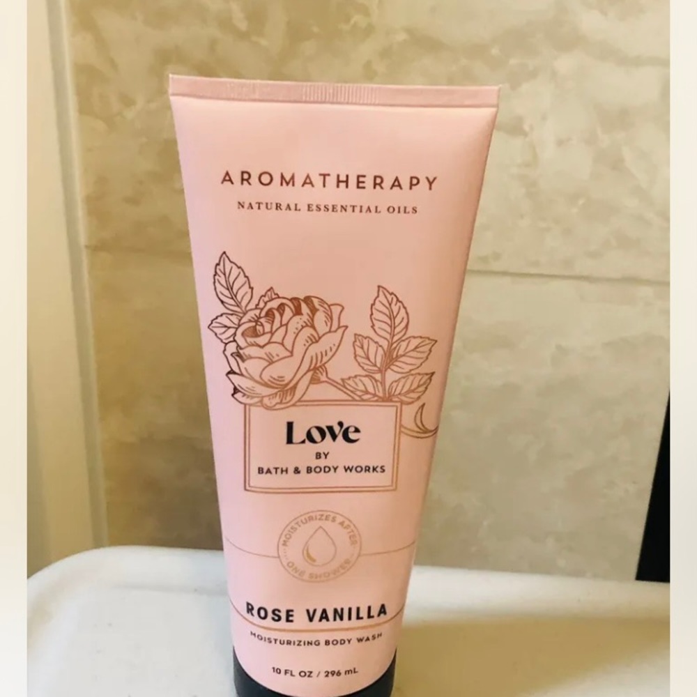 AROMATHERAPYNATURAL ESSENTIAL OILSLOVE BY BATH & BODY WORKS

BIG SIZE. 296 ML